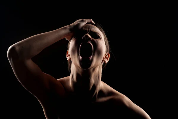 Retrato Silhueta Uma Mulher Gritando Com Uma Dor Cabeça — Fotografia de Stock