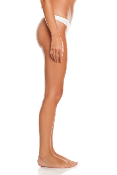 Красива Жінка Ноги Білі Трусики Білому Тлі — стокове фото