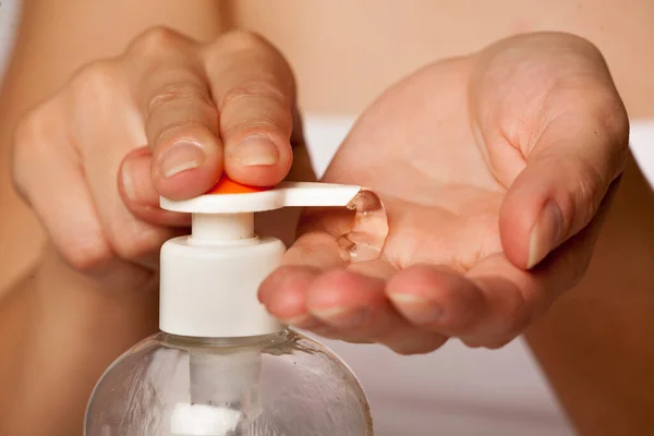 Putting Sanitizer Hand Pump — Stock Photo, Image