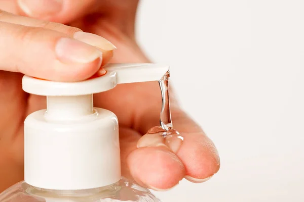 Putting Sanitizer Hand Pump — Stock Photo, Image