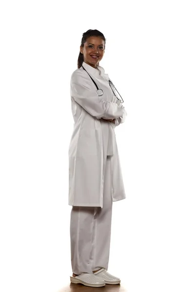 Full Length Young Woman Doctor Arms Folded — Stock Photo, Image