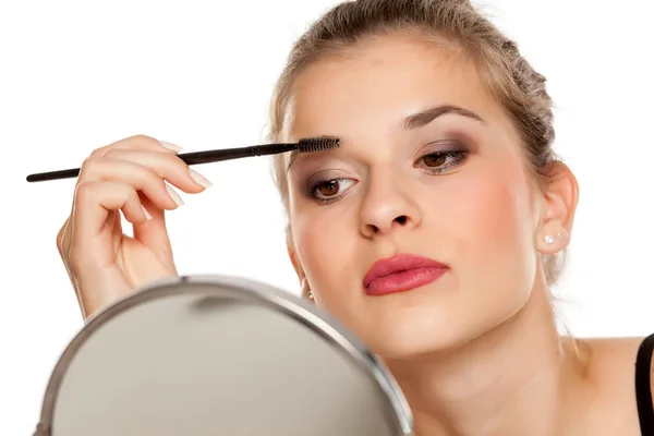 Young Woman Contouring Her Eyebrows Dry Brush White Background — Stock Photo, Image