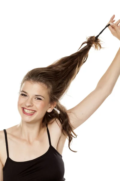 Joven Mujer Feliz Desata Heredero Sobre Fondo Blanco — Foto de Stock