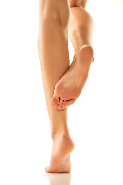 Красиво Ухоженные Женские Ноги Белом Фоне — стоковое фото