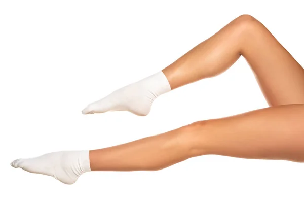 Γυναικεία Πόδια Λευκό Κοντές Κάλτσες Λευκό Φόντο — Φωτογραφία Αρχείου