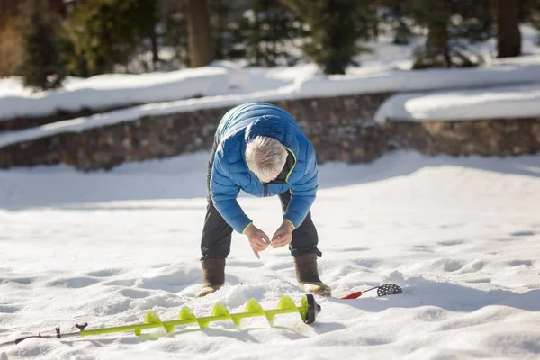 Senior Fisherman Preparing Rood Fishing Lake Winter — Stock Photo, Image