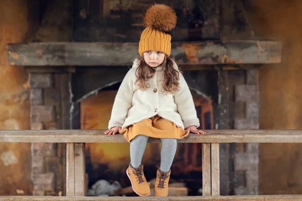 Cheerful Girl Sitting Wooden Railing Old House Fireplace Background — Stock Photo, Image