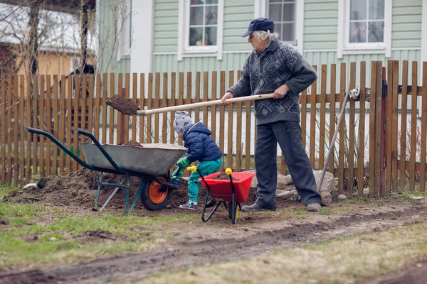 Grandfather Grandson Using Shovels While Working Together Yard — Stock Photo, Image