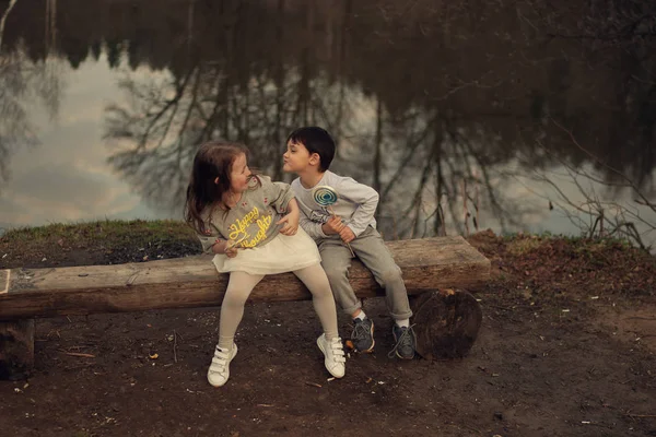 Boy Lollipop Trying Kiss Girl Sitting Wooden Bench Park — Stock Photo, Image