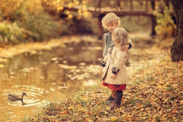 Boy Hugging Girl Standing Pond Duck Daytime — Stock Photo, Image