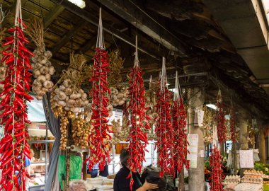 Meyve ve sebze yapmak Bolhao şehir merkezinde denilen bir pazar salonda stand