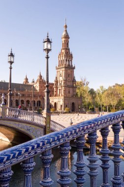 İspanyolca (Plaza de Espana) Meydanı'nda bir güzel yaz günü, Endülüs, İspanya Sevilla