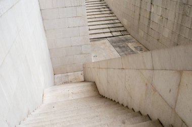 Korkuluk ve modern bina merdiven detayları