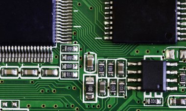 Elektronik devre kartı işlemciyle kapanır. Küçük alan derinliği