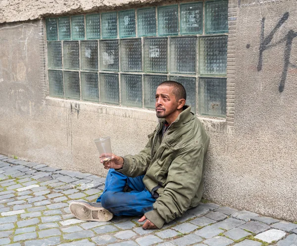 Sem Abrigo Rua Cidade Mendigo Sénior — Fotografia de Stock