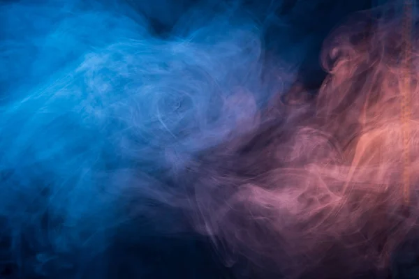 抽象蓝色和粉红色的烟雾在黑暗的背景 蓝色烟雾背景 — 图库照片