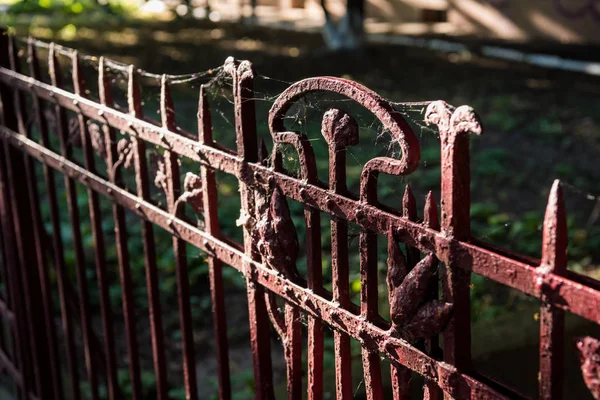 Παλιό Σκουριασμένο Φράχτη Κοντινό — Φωτογραφία Αρχείου