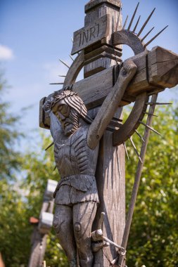 Siauliai, Litvanya - 22 Temmuz 2018: Tepe çarpılar bir eşsiz tarihi ve dini halk sanatı ve en önemli Litvanyalı Katolik hac sitesi abidesi.