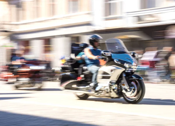 Motorkářská Jízda Motocyklů Slunečný Den Záměrné Pohybové Rozostření Rozostřeného Obrazu — Stock fotografie