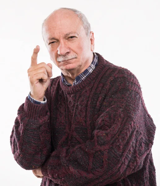 Портрет Пожилого Человека Показывающего Указательным Пальцем Белом Фоне — стоковое фото