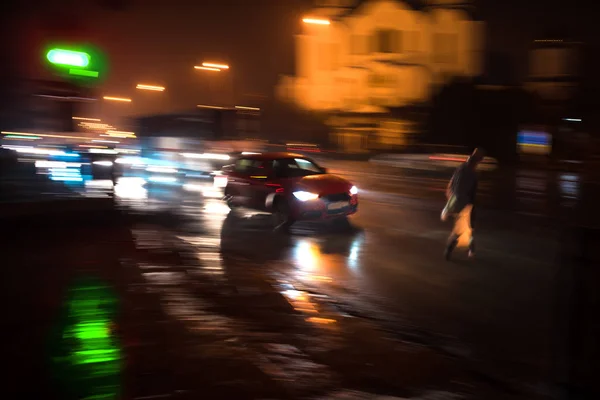 Ocupada Gente Calle Ciudad Cruce Cebra Por Noche Desenfoque Intencional — Foto de Stock