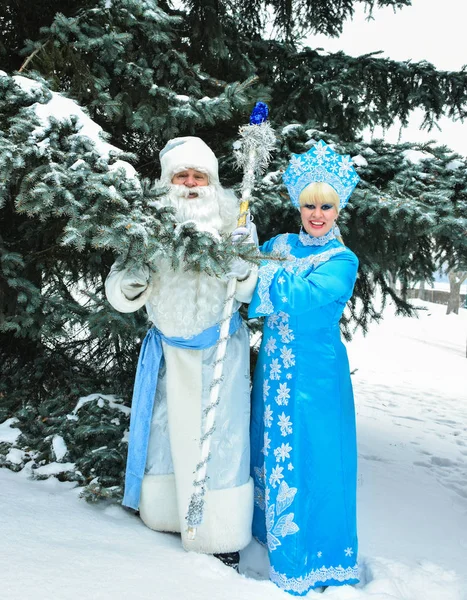 Ruské Vánoce Znaky Mrazík Mrazík Venku Sněguročka Sněhurka — Stock fotografie