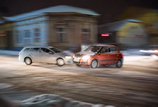 Car accident. Two cars crashed on the city road — Stock Photo, Image