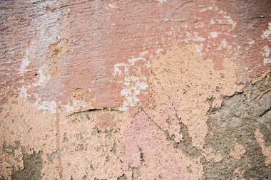 Beton duvarda eski boya 