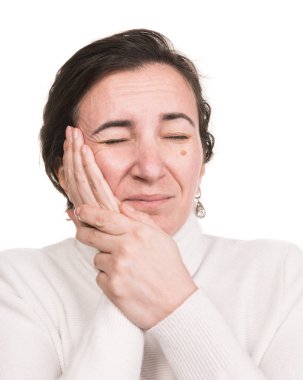 Sağlık, stres ve baş ağrısı konsepti. Stressedl kadın dokunmaya