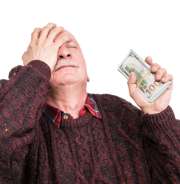 Starszy mężczyzna trzymając stos pieniędzy. Portret podniecony stary — Zdjęcie stockowe