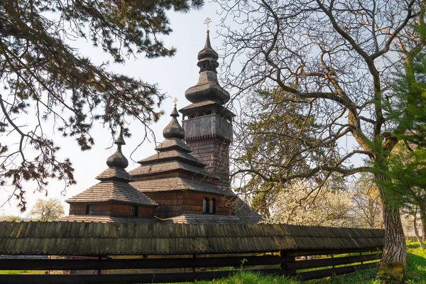 Igreja de madeira velha em Uzhgorod, Ucrânia — Fotografia de Stock