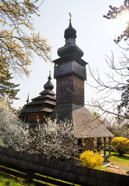 Igreja de madeira velha em Uzhgorod, Ucrânia — Fotografia de Stock