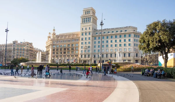 BARCELONA, Espanha - FEVEREIRO, 22 2019: Praça da Catalunha (Placa de — Fotografia de Stock