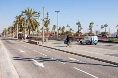 Barselona, Ispanya-Şubat, 22 2019: Merkezi yolda görünüm