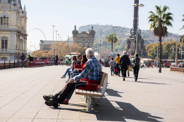 BARCELONA, SPAIN - FEBRUARY,22 2019:  People resting on the emba — Stock Photo, Image