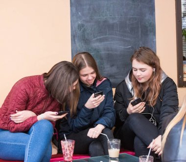 Uzhgorod, Ukrayna 16 Nisan 2019: Bir grup kız