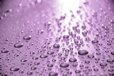 Metal yüzeydeki su damlalarının kapatılması web tasarımı için kullanılabilir