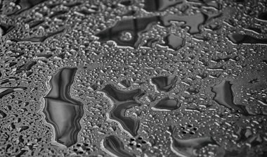 Metal yüzeydeki su damlalarının kapatılması web tasarımı için kullanılabilir