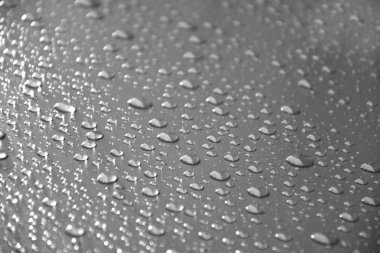 Metal yüzeydeki su damlalarının kapatılması web tasarımı için kullanılabilir