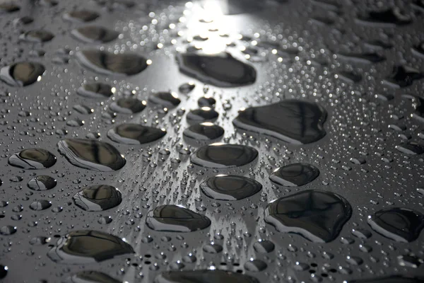 Close-up waterdruppels op metalen oppervlak kunnen worden gebruikt voor webdesign — Stockfoto