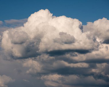 Bulutlarla soyut doğal arka plan