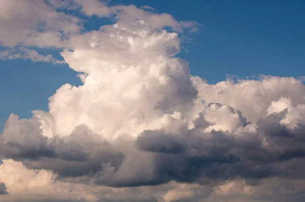 Streszczenie naturalne tło z chmurami — Zdjęcie stockowe
