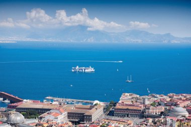 Napoli, İtalya - 2 Mayıs 2019: Naple şehrinin panoramik manzarası