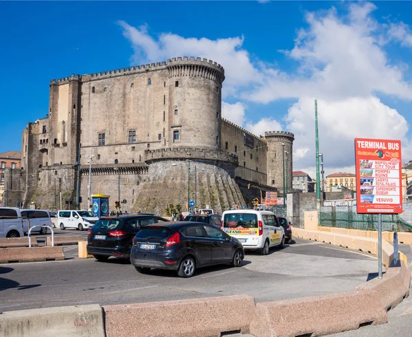 NAPLES, ITALIA - 2 DE MAYO DE 2019: El castillo medieval de Maschio Ang —  Fotos de Stock