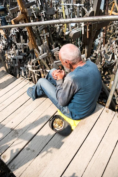SIAULIAI, LITHUANIA - JULY 28, 2019: Hill of Crosses is a unique — Stock Photo, Image