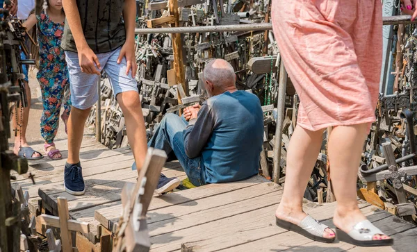 SIAULIAI, LITHUANIA - JULY 28, 2019: Hill of Crosses is a unique — Stock Photo, Image