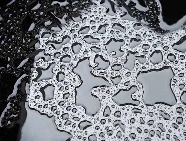 Uzavření kapek vody na kovový povrch může být použito pro návrh webu — Stock fotografie