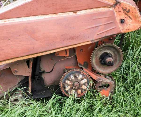 Detail of the mechanics of an industrial machine combine harves — Stock Photo, Image