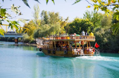 Manavgat, Türkiye - 19 Eylül 2019: Sudaki korsan gemisi 