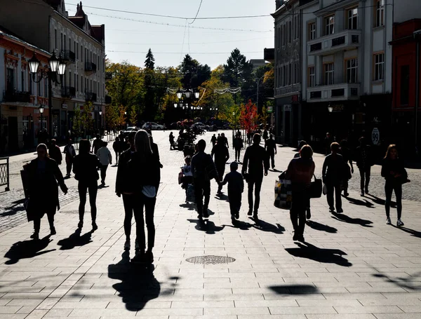 UZHHOROD, UKRAINE - OCTOBER 15, 2019: Silhouettes of a crowd of — Stock Photo, Image